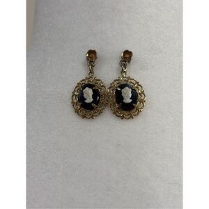 Vtg Cameo dangle earrings.
